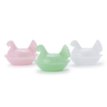 Load image into Gallery viewer, Hen on Nest Covered Dish