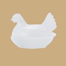 Load image into Gallery viewer, Hen on Nest Covered Dish