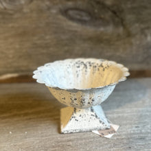 Load image into Gallery viewer, Pleated Metal Dish