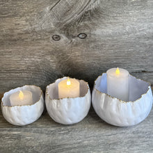 Load image into Gallery viewer, Scalloped Gold Edge Bowls