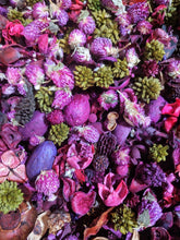 Load image into Gallery viewer, Raspberry Handcrafted Potpourri. AHHHHHMAZING!!!
