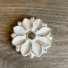 Load image into Gallery viewer, Rustic Wood Flower Magnets
