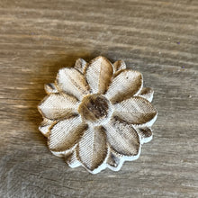 Load image into Gallery viewer, Rustic Wood Flower Magnets
