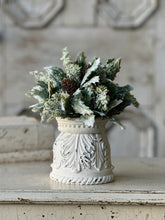 Load image into Gallery viewer, Relevare Candle Holder
