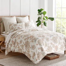 Load image into Gallery viewer, Selesta Quilt Set
