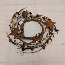 Load image into Gallery viewer, 2.5" Pip Berry Candle Ring with Rusty Stars
