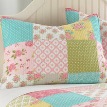 Load image into Gallery viewer, Vintage Rose Garden Quilt Set - Twin
