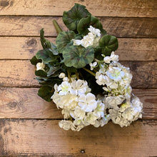 Load image into Gallery viewer, Geranium Bouquet Pick

