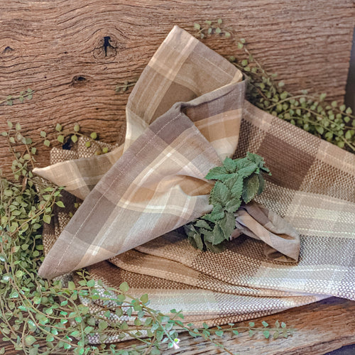Weathered Oak grey plaid placemat and napkin set is a wonderful accent to any farmhouse-inspired home.